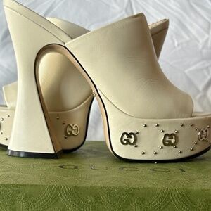 SOLD**Gucci Leather Floral Print Slides